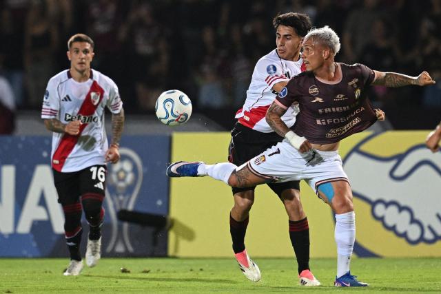 River Plate's midfielder #44 Lucas Silva and Carabobo's forward #07 Edson Tortolero fight for the ball during the Copa Sudamericana group stage football match between Venezuela's Carabobo FC and Argentina's River Plate at the Misael Delgado stadium in Valencia, Carabobo state, Venezuela on May 7, 2026. (Photo by Federico PARRA / AFP)