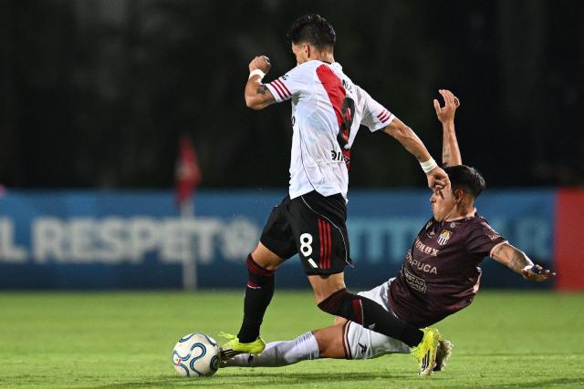 River Plate's midfielder #08 Maximiliano Meza and Carabobo's Argentine midfielder #26 Matias Nunez fight for the ball during the Copa Sudamericana group stage football match between Venezuela's Carabobo FC and Argentina's River Plate at the Misael Delgado stadium in Valencia, Carabobo state, Venezuela on May 7, 2026. (Photo by Federico PARRA / AFP)