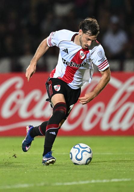 River Plate's Uruguayan defender #18 Matias Vina controls the ball during the Copa Sudamericana group stage football match between Venezuela's Carabobo FC and Argentina's River Plate at the Misael Delgado stadium in Valencia, Carabobo state, Venezuela on May 7, 2026. (Photo by Federico PARRA / AFP)