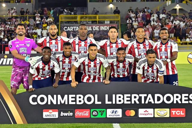 Junior players pose for a team photo ahead of the Copa Libertadores group stage football match between Colombia's Junior and Paraguay's Cerro Porteno at the Olimpico Jaime Moron Leon stadium in Cartagena, Bolivar department, Colombia on May 7, 2026. (Photo by Manuel PEDRAZA / AFP)