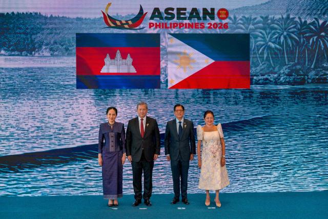 Cambodian Prime Minister Hun Manet (2nd-L) and his wife Pich Chanmony pose for a photo with Philippine President Ferdinand Marcos Jr. and his wife Liza Araneta Marcos (R) during a welcome ceremony for the 48th Association of Southeast Asian Nations (ASEAN) summit in Cebu, central Philippines on May 7, 2026. (Photo by Ezra Acayan / POOL / AFP)