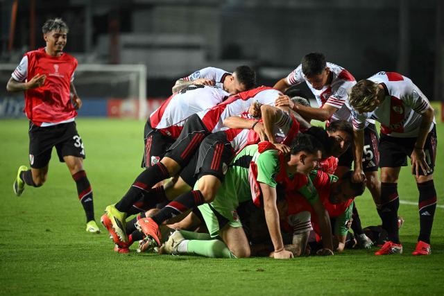 River Plate players celebarte at the end of the Copa Sudamericana group stage football match between Venezuela's Carabobo FC and Argentina's River Plate at the Misael Delgado stadium in Valencia, Carabobo state, Venezuela on May 7, 2026. (Photo by Federico PARRA / AFP)