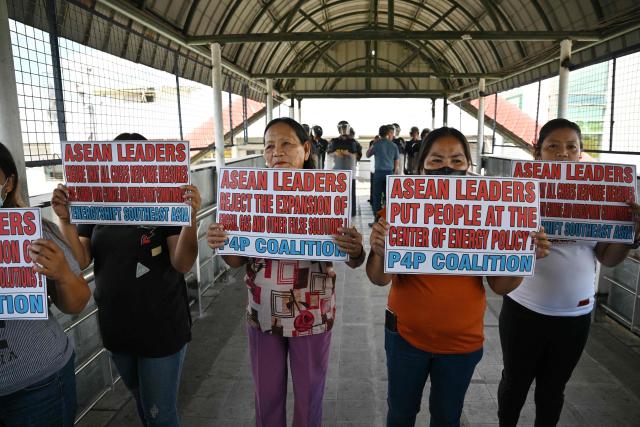 Environmental activists hold placards during a rally on a footbridge coinciding with the opening ceremony of the Association of Southeast Asian Nations (ASEAN)summit in Cebu on May 8, 2026. (Photo by Ted ALJIBE / AFP)
