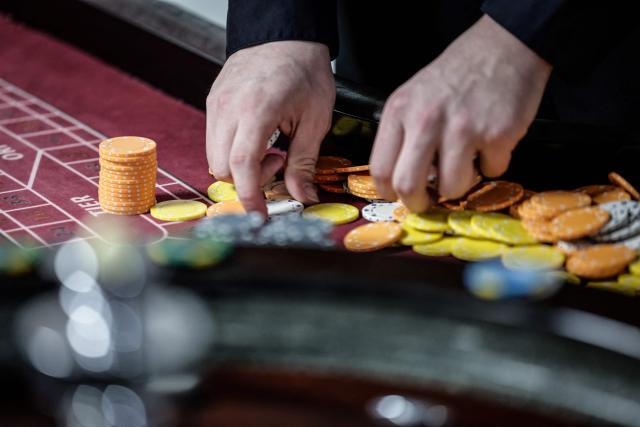 (FILES) An apprentice croupier attends a training session at the All'in Casino Experts school in Saint-Cloud on March 26, 2026. Freshly trained, 45 croupiers are eager to take to the floor: on May 12, 2026 in Paris, the Partouche Casino Club – the capital’s largest gaming club – is set to open a new four-storey, 5,000-square-metre gaming club near the Champs-Йlysйes avenue. (Photo by STEPHANE DE SAKUTIN / AFP)