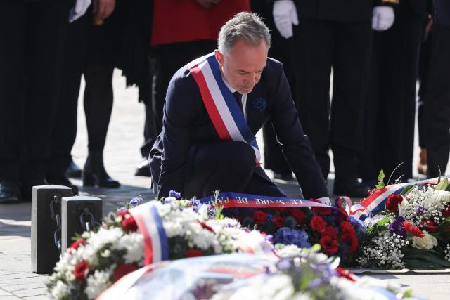 Paris' mayor Emmanuel Gregoire lays a wreath of flowers at the Arc de Triomphe monument during a ceremony marking the 81st anniversary of Victory in Europe Day, which commemorates the end of the Second World War in Europe, in Paris on 8 May 2026. (Photo by Ludovic MARIN / POOL / AFP)