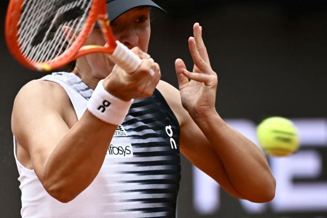 Poland's Iga Swiatek plays a forehand return to US Caty McNally during their women's singles match of the WTA Rome Open tennis tournament at the Foro Italico in Rome on May 8, 2026. (Photo by Filippo MONTEFORTE / AFP)