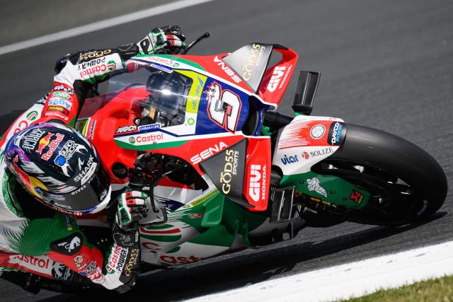 CASTROL Honda LCR's French rider Johann Zarco corners during the first practice session ahead of the French Moto GP Grand Prix of France at Le Mans, northwestern France, on May 8, 2026. The CASTROL Honda LCR's rider led the timings at the end of the session. (Photo by Loic VENANCE / AFP)