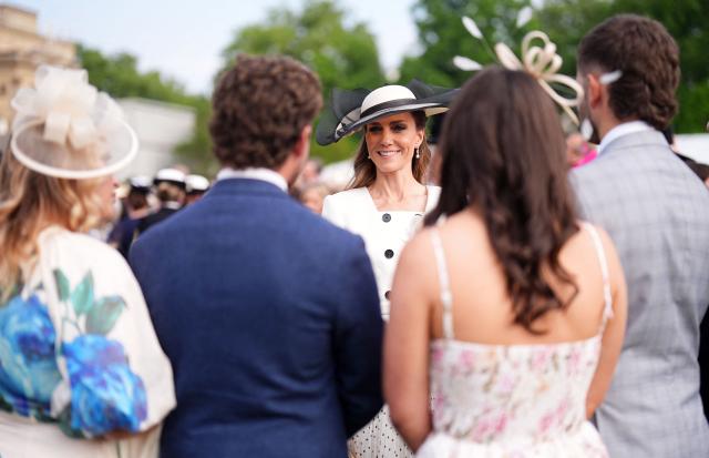Britain's Catherine, Princess of Wales talks to guests during a Royal Garden Party at Buckingham Palace, in London, on May 8, 2026. (Photo by Aaron Chown / POOL / AFP)
