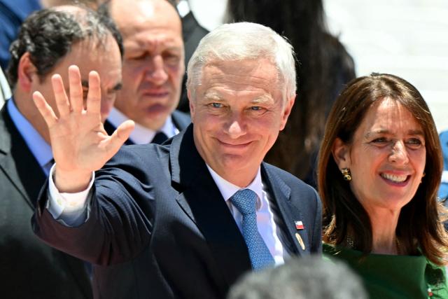 Chile's President Jose Antonio Kast (L) waves next to First Lady Maria Pia Adriasola (R) as they arrive for the inauguration ceremony of Costa Rica's president-elect Laura Fernandez at the National Stadium in San Jose on May 8, 2026. (Photo by MARTIN BERNETTI / AFP)