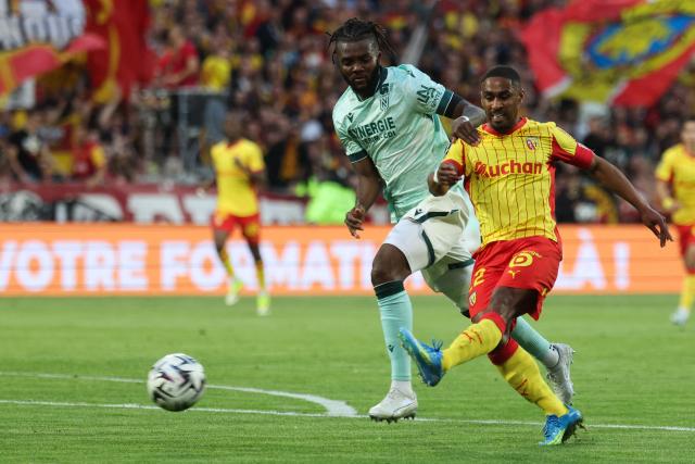 Lens' French forward #22 Wesley Said (R) and Nantes' Nigerian defender #06 Chidozie Awaziem fight for the ball during the French L1 football match between RC Lens and FC Nantes at the Stade Bollaert-Delelis stadium in Lens on May 8, 2026. (Photo by Francois LO PRESTI / AFP)