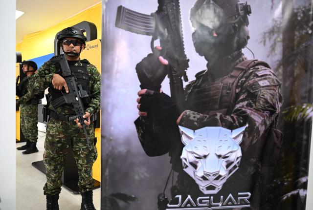 A Colombian soldier poses with a new Jaguar rifle at Indumil's General Jose Maria Cordova arms and ammunition factory in the Soacha municipality, near Bogota, on May 8, 2026. (Photo by Raul ARBOLEDA / AFP)