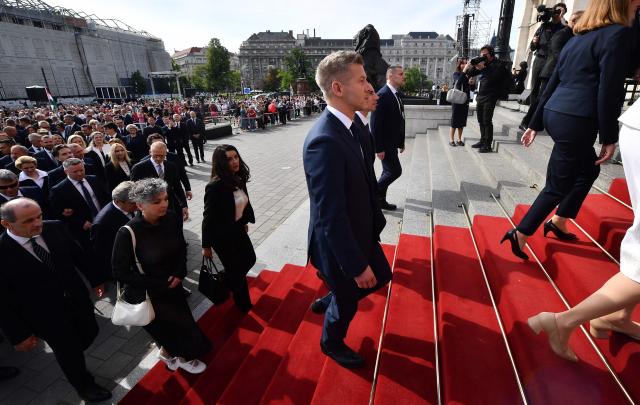 Hungary's incoming Prime Minister Peter Magyar (C) arrives with politicians at Kossuth Square for the inaugural session of the new Parliament and the ceremonial swearing in of representatives in Budapest on May 9, 2026. Hungarian parliament's inaugural session on May 9, 2026, will see a record number of women, accounting for more than a quarter of lawmakers, and more than a hundred deputies new to politics. (Photo by Ferenc ISZA / AFP)