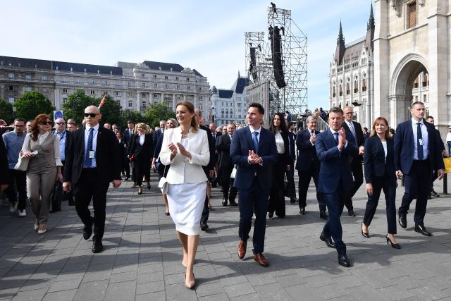 Hungarian politicians, led by Hungary's incoming Prime Minister Peter Magyar (3rdR) and candidate for speaker of Parliament Agnes Forsthoffer (centre L) arrive at Kossuth Square for the inaugural session of the new Parliament and the ceremonial swearing in of representatives in Budapest on May 9, 2026. Hungarian parliament's inaugural session on May 9, 2026, will see a record number of women, accounting for more than a quarter of lawmakers, and more than a hundred deputies new to politics. (Photo by Ferenc ISZA / AFP)