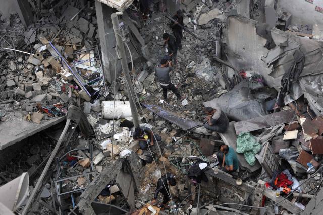 Palestinians inspect the site, a day after of an Israeli strike at the Shati refugee camp (Beach) in Gaza City, on May 9, 2026. Despite an October ceasefire, Gaza remains gripped by daily violence as Israeli strikes continue, with both the military and Hamas accusing one another of violating the truce. (Photo by Omar AL-QATTAA / AFP)