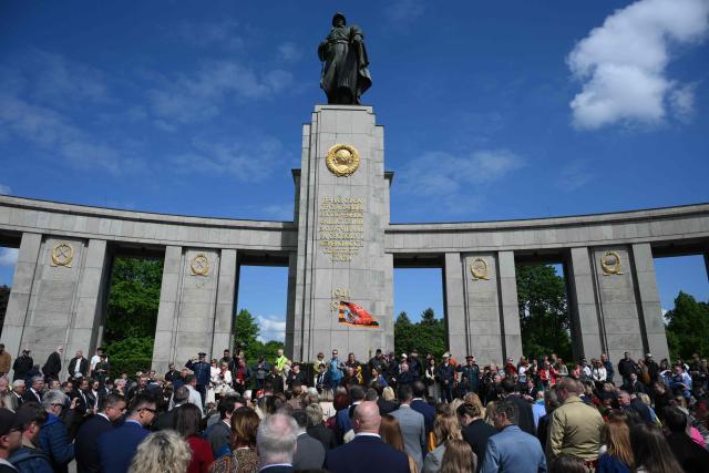 People pay their respect at the Soviet War Memorial Tiergarten in Berlin on May 9, 2026 in commemoration of the 81st anniversary of the 1945 victory against Nazi Germany. (Photo by RALF HIRSCHBERGER / AFP)