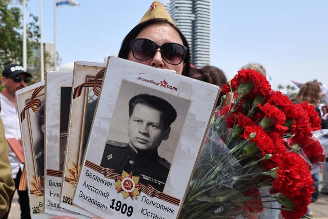 Red Army veterans participate alongside relatives and supporters during a ceremony to commemorate the 81th anniversary of the Victory over Germany in World War II, at the Victory Monument commemorating the Red Army's victory over Nazi Germany, in the Israeli coastal city of Netanya on May 9, 2026. (Photo by JACK GUEZ / AFP)