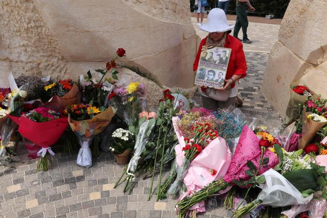 Red Army veterans participate alongside relatives and supporters lay flowers during a ceremony to commemorate the 81th anniversary of the Victory over Germany in World War II, at the Victory Monument commemorating the Red Army's victory over Nazi Germany, in the Israeli coastal city of Netanya on May 9, 2026. (Photo by JACK GUEZ / AFP)