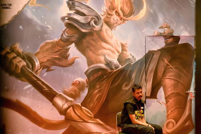 A secutiy guard sits next to a display featuring Chinese literary and religious figure 'Sun Wukong' also known as the Monkey King, during the Mumbai Comic Con 2026 festival in Mumbai on May 9, 2026. (Photo by Indranil MUKHERJEE / AFP)