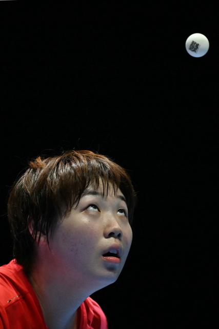 China's Kuai Man serves against Romania's Andreea Dragoman during their Women's Teams semi-final match at the ITTF World Table Tennis Championships in Wembley Arena, west London on May 9, 2026. (Photo by Glyn KIRK / AFP)