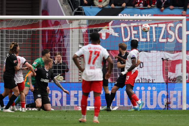 Players follow the flight on the ball as Leipzig's Austrian midfielder #24 Xaver Schlager scored the opening goal during the German first division Bundesliga football match between RB Leipzig and St Pauli in Leipzig, eastern Germany, on May 9, 2026. (Photo by Odd ANDERSEN / AFP) / DFL REGULATIONS PROHIBIT ANY USE OF PHOTOGRAPHS AS IMAGE SEQUENCES AND/OR QUASI-VIDEO