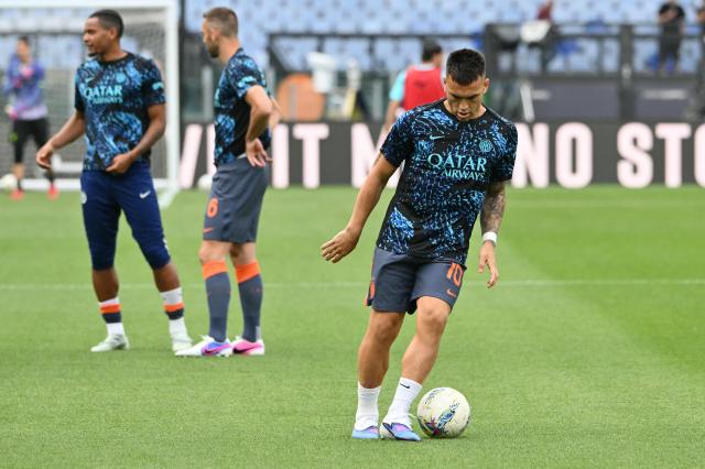 Inter Milan's Argentine forward #10 Lautaro Martinez takes part in a warm up ahead of the Italian Serie A football match between Lazio and InterMilan at the Olympic stadium in Rome on May 9, 2026. (Photo by Alberto PIZZOLI / AFP)