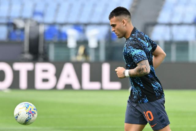 Inter Milan's Argentine forward #10 Lautaro Martinez takes part in a warm up ahead of the Italian Serie A football match between Lazio and InterMilan at the Olympic stadium in Rome on May 9, 2026. (Photo by Alberto PIZZOLI / AFP)