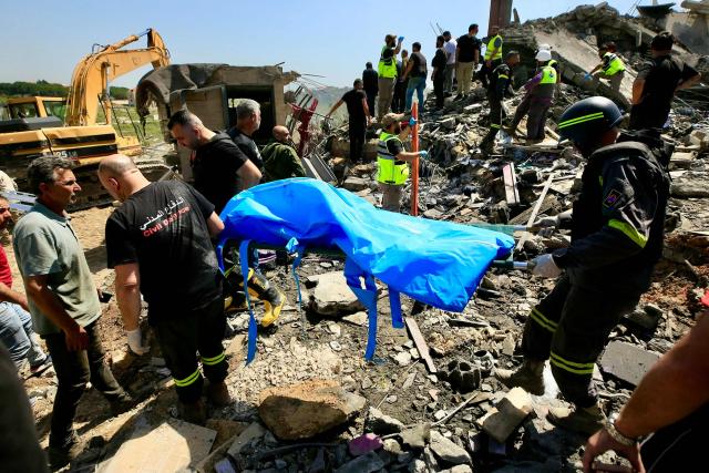First responders carry a body on a stretcher at the site of an Israeli airstrike in the southern village of Saksakieh on May 9, 2026. Authorities reported eight people killed in Israeli airstrikes in southern Lebanon on May 9, with more raids targeting a highway south of Beirut outside Hezbollah's traditional strongholds and far from the centre of ongoing fighting. The fresh attacks came in spite of a three-week-old ceasefire between Israel and Iran-backed Hezbollah that has done little to halt daily exchanges of fire, mostly in south Lebanon. (Photo by AFP)