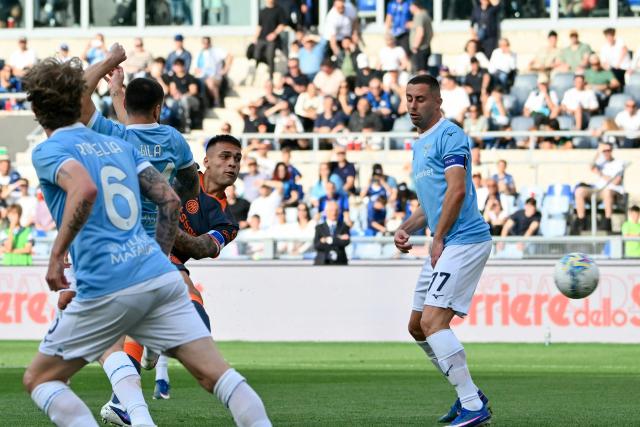 Inter Milan's Argentine forward #10 Lautaro Martinez (C) eyes the ball as he scores his team's first goal during the Italian Serie A football match between Lazio and InterMilan at the Olympic stadium in Rome on May 9, 2026. (Photo by Alberto PIZZOLI / AFP)
