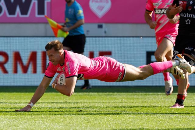 Stade Français' French full-back Leo Barre dives to score a try during the French Top 14 rugby union match between Stade Francais and Lyon Olympique Universitaire Rugby at the Jean Bouin Stadium in Paris on May 9, 2026. (Photo by SIMON WOHLFAHRT / AFP)