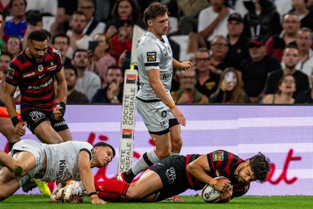 Toulouse's French fly-half Romain Ntamack dives across the line to score a try during the French Top 14 rugby union match between Rugby Club Toulonnais (RCT) and Stade Toulousain at the Stade Mayol in Toulon, south-eastern France, on May 9, 2026. (Photo by MIGUEL MEDINA / AFP)