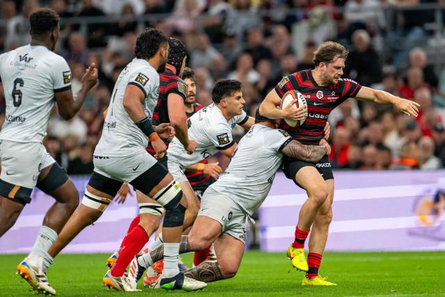 Toulouse's French centre Pierre-Louis Barassi attempts to break away during the French Top 14 rugby union match between Rugby Club Toulonnais (RCT) and Stade Toulousain at the Stade Mayol in Toulon, south-eastern France, on May 9, 2026. (Photo by MIGUEL MEDINA / AFP)