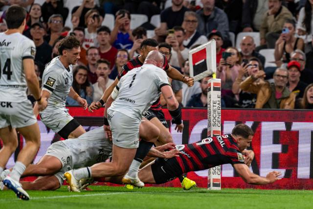 Toulouse's French scrum-half Antoine Dupont dives across the line to score a try during the French Top 14 rugby union match between Rugby Club Toulonnais (RCT) and Stade Toulousain at the Stade Mayol in Toulon, south-eastern France, on May 9, 2026. (Photo by MIGUEL MEDINA / AFP)