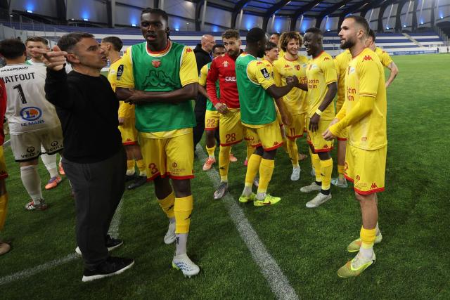 Le Mans' players celebrates after winning the French L2 football match between Bastia and Le Mans at the Armand-Cesari stadium, in Bastia, on the French Mediterranean island of Corsica on May 9, 2026. Following Troyes' promotion as Ligue 2 champions, there is just one direct promotion spot left to be claimed by three clubs – Le Mans, Saint-Etienne and Red Star – on the 34th and final matchday in the evening of May 9, 2026. (Photo by Pascal POCHARD-CASABIANCA / AFP)