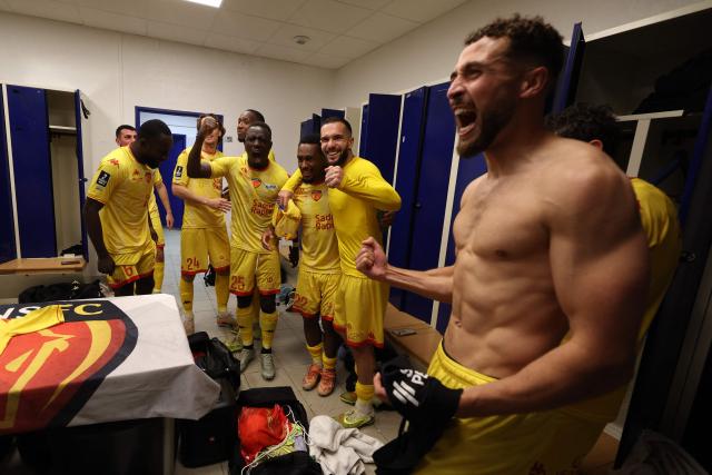 Le Mans' players and staff celebrate after winning the French L2 football match between Bastia and Le Mans at the Armand-Cesari stadium, in Bastia, on the French Mediterranean island of Corsica on May 9, 2026. Following Troyes' promotion as Ligue 2 champions, there is just one direct promotion spot left to be claimed by three clubs – Le Mans, Saint-Etienne and Red Star – on the 34th and final matchday in the evening of May 9, 2026. (Photo by Pascal POCHARD-CASABIANCA / AFP)