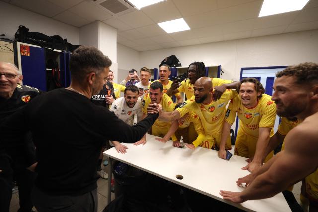 Le Mans' players and staff celebrate after winning the French L2 football match between Bastia and Le Mans at the Armand-Cesari stadium, in Bastia, on the French Mediterranean island of Corsica on May 9, 2026. Following Troyes' promotion as Ligue 2 champions, there is just one direct promotion spot left to be claimed by three clubs – Le Mans, Saint-Etienne and Red Star – on the 34th and final matchday in the evening of May 9, 2026. (Photo by Pascal POCHARD-CASABIANCA / AFP)