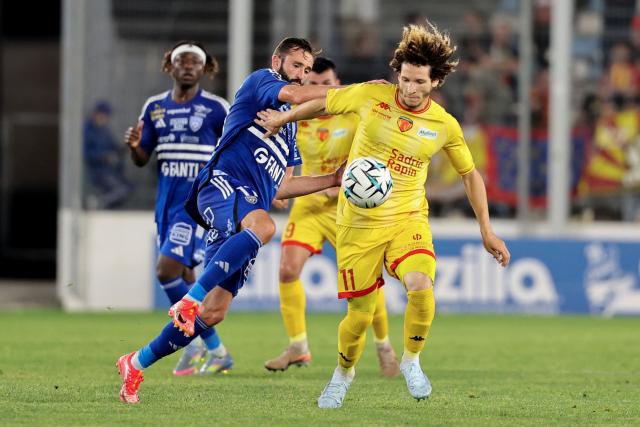 Le Mans' Algerian midfielder #11 Adil Bourabaa and Bastia's French midfielder #17 Joachim Eickmayer fight for the ball during the French L2 football match between Bastia and Le Mans at the Armand-Cesari stadium, in Bastia, on the French Mediterranean island of Corsica on May 9, 2026. Following Troyes' promotion as Ligue 2 champions, there is just one direct promotion spot left to be claimed by three clubs – Le Mans, Saint-Etienne and Red Star – on the 34th and final matchday in the evening of May 9, 2026. (Photo by Pascal POCHARD-CASABIANCA / AFP)