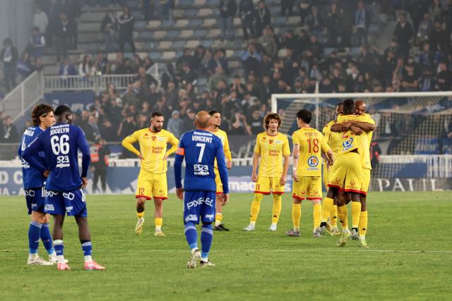Le Mans' players celebrate at the end of the French L2 football match between Bastia and Le Mans at the Armand-Cesari stadium, in Bastia, on the French Mediterranean island of Corsica on May 9, 2026. Following Troyes' promotion as Ligue 2 champions, there is just one direct promotion spot left to be claimed by three clubs – Le Mans, Saint-Etienne and Red Star – on the 34th and final matchday in the evening of May 9, 2026. (Photo by Pascal POCHARD-CASABIANCA / AFP)