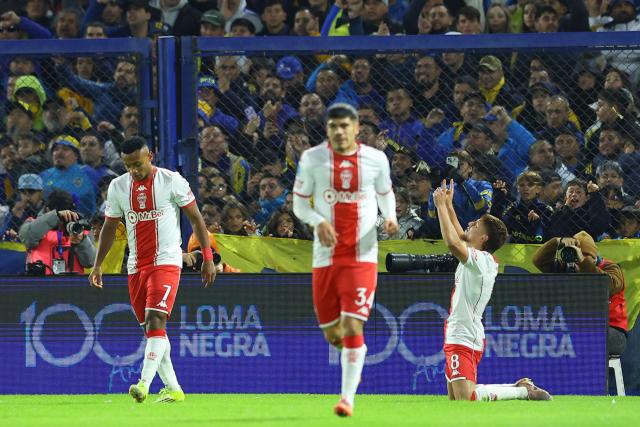 Huracan's midfielder #08 Leonardo Gil celebrates after scoring the opening goal during the Argentine Professional Football League 2026 Apertura Tournament round of 16 match between Boca Juniors and Huracan at La Bombonera Stadium in Buenos Aires on May 9, 2026. (Photo by Alejandro PAGNI / AFP)