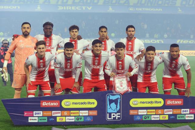 Huracan players pose for pictures before the Argentine Professional Football League 2026 Apertura Tournament round of 16 match between Boca Juniors and Huracan at La Bombonera Stadium in Buenos Aires on May 9, 2026. (Photo by Alejandro PAGNI / AFP)