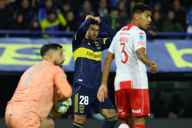 Boca Juniors' Paraguayan forward #28 Adam Bareiro reacts during the Argentine Professional Football League 2026 Apertura Tournament round of 16 match between Boca Juniors and Huracan at La Bombonera Stadium in Buenos Aires on May 9, 2026. (Photo by Alejandro PAGNI / AFP)