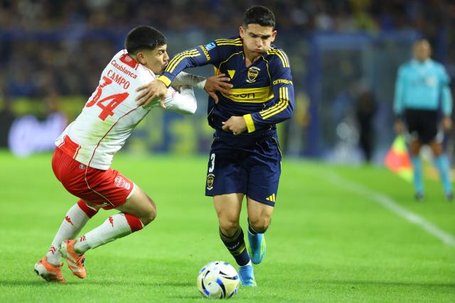 Huracan's defender #34 Ignacio Campo and Boca Juniors' defender #03 Lautaro Blanco fight for the ball during the Argentine Professional Football League 2026 Apertura Tournament round of 16 match between Boca Juniors and Huracan at La Bombonera Stadium in Buenos Aires on May 9, 2026. (Photo by Alejandro PAGNI / AFP)