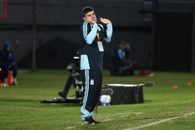 Argentina's head coach Christian Meloni gestures during the Conmebol Women U-17 final football match between Brazil and Argentina at the Defensores del Chaco stadium in Asuncion on May 9, 2026. (Photo by DANIEL DUARTE / AFP)