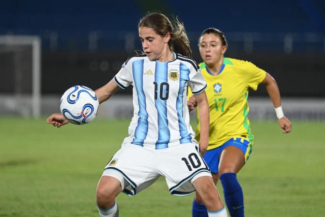 Argentina's defender #10 Josefina Galarza and Brazil's midfielder #17 Helena Rodrigues fight for the ball during the Conmebol Women U-17 final football match between Brazil and Argentina at the Defensores del Chaco stadium in Asuncion on May 9, 2026. (Photo by DANIEL DUARTE / AFP)