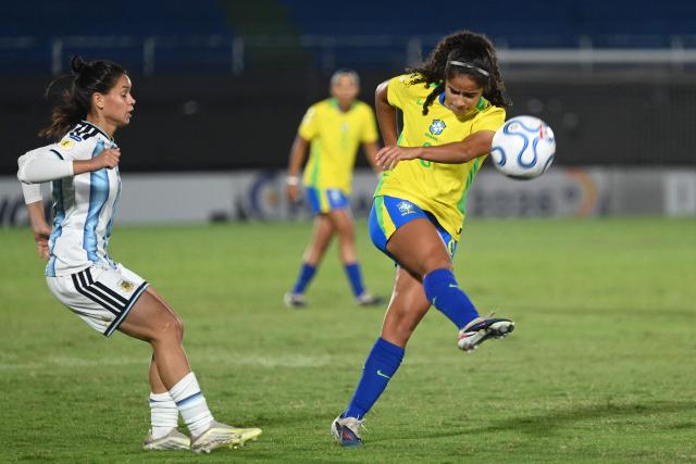Brazil's midfielder #08 Carol Melo (R) kicks the ball past Argentina's forward #07 Julieta Aguilar (L) during the Conmebol Women U-17 final football match between Brazil and Argentina at the Defensores del Chaco stadium in Asuncion on May 9, 2026. (Photo by DANIEL DUARTE / AFP)