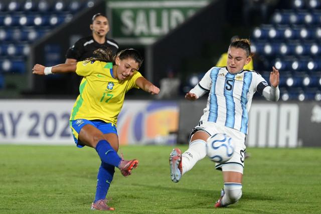 Brazil's midfielder #17 Helena Rodrigues kicks the ball past Argentina's midfielder #05 Agustina Maldonado during the Conmebol Women U-17 final football match between Brazil and Argentina at the Defensores del Chaco stadium in Asuncion on May 9, 2026. (Photo by DANIEL DUARTE / AFP)