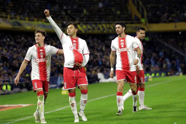Huracan's Paraguayan midfielder #10 Oscar Romero celebrates after scoring his team's third goal from the penalty spot on the extra time of the Argentine Professional Football League 2026 Apertura Tournament round of 16 match between Boca Juniors and Huracan at La Bombonera Stadium in Buenos Aires on May 9, 2026. (Photo by Alejandro PAGNI / AFP)