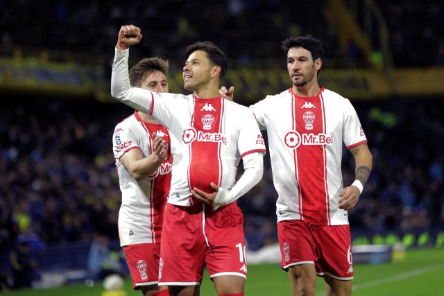 Huracan's Paraguayan midfielder #10 Oscar Romero celebrates after scoring his team's third goal from the penalty spot on the extra time of the Argentine Professional Football League 2026 Apertura Tournament round of 16 match between Boca Juniors and Huracan at La Bombonera Stadium in Buenos Aires on May 9, 2026. (Photo by Alejandro PAGNI / AFP)