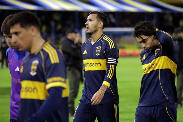 Boca Juniors' midfielder #05 Leandro Paredes leaves the pitch after losing the Argentine Professional Football League 2026 Apertura Tournament round of 16 match between Boca Juniors and Huracan at La Bombonera Stadium in Buenos Aires on May 9, 2026. (Photo by Alejandro PAGNI / AFP)