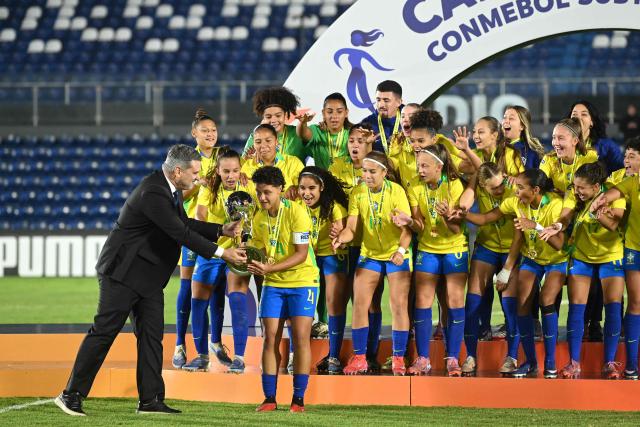 Brazil's defender #04 Andreyna receives the trophy with her teammates after winning the Conmebol Women U-17 final football match between Brazil and Argentina at the Defensores del Chaco stadium in Asuncion on May 9, 2026. (Photo by DANIEL DUARTE / AFP)