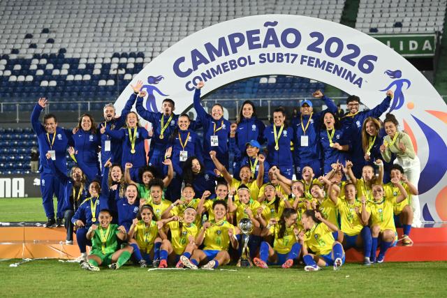 Brazil's players pose for a photo with the trophy after winning the Conmebol Women U-17 final football match between Brazil and Argentina at the Defensores del Chaco stadium in Asuncion on May 9, 2026. (Photo by DANIEL DUARTE / AFP)
